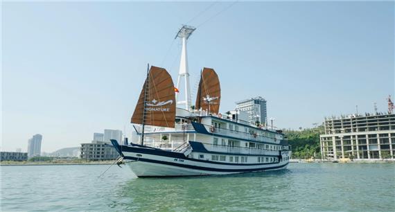 Du thuyền Signature Hạ Long